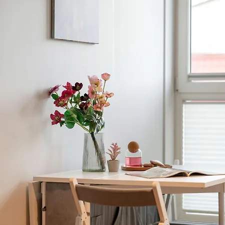 Red And Grey For 8 People In With Parking By Renters Apartman Poznań