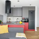 アパート Red And Grey For 8 People In With Parking By Renters *