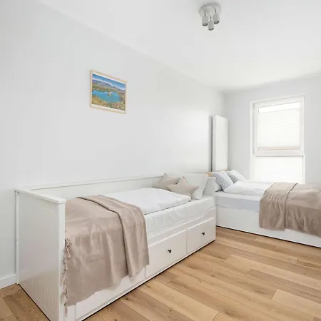 Red And Grey For 8 People In With Parking By Renters Apartamento Poznan