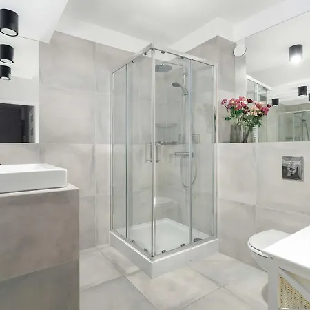 Apartamento Red And Grey For 8 People In With Parking By Renters *