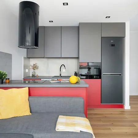 דירה Red And Grey For 8 People In With Parking By Renters *