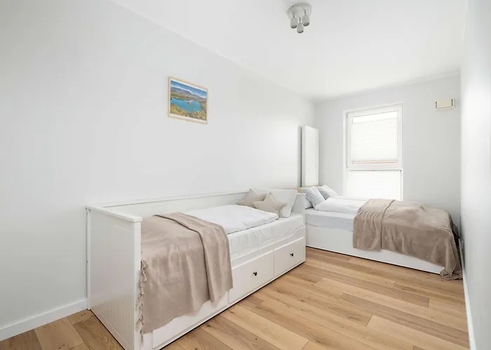 Red And Grey For 8 People In With Parking By Renters Apartment Posen