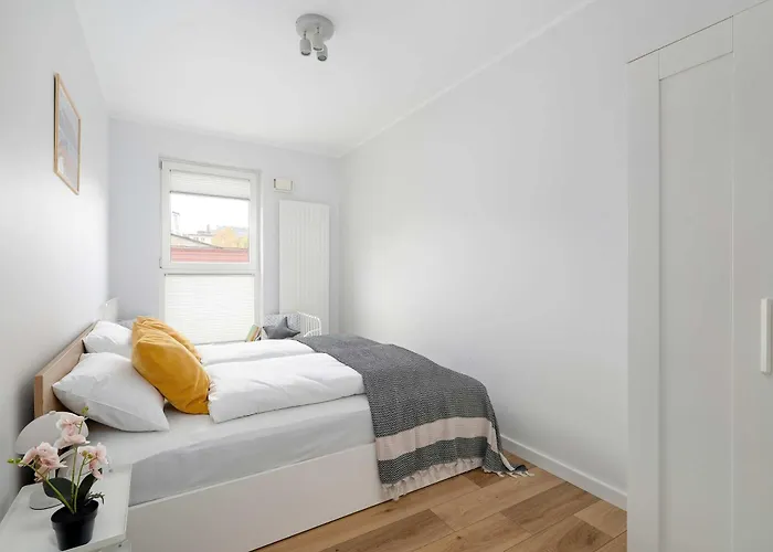 Red And Grey For 8 People In With Parking By Renters Apartment Posen