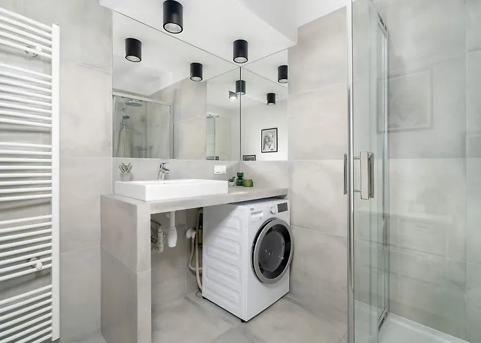 Apartment Red And Grey For 8 People In With Parking By Renters Posen